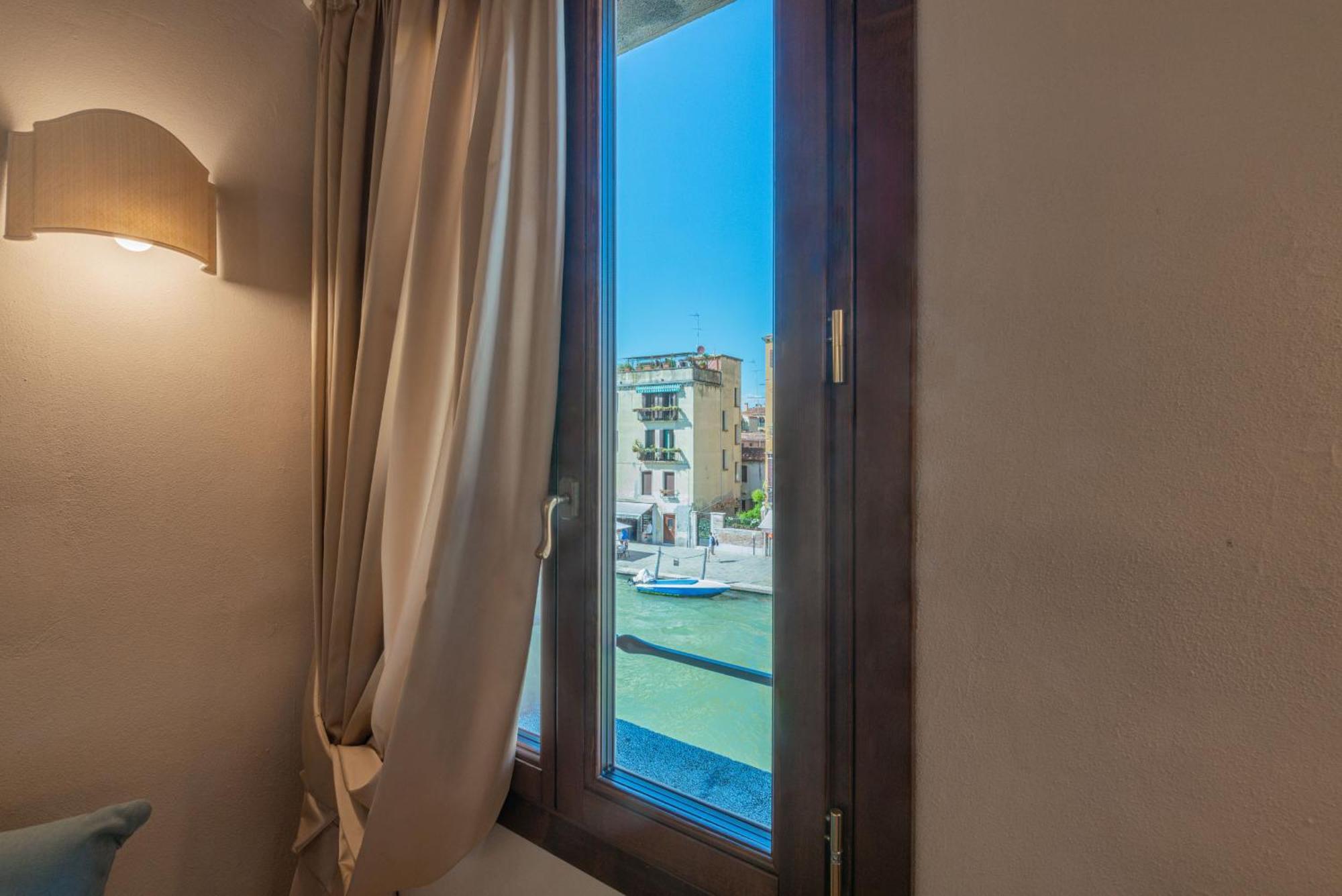 Casa Virginia Direct At The Canal Cannaregio With Own Roof Terrace Venecia Exterior foto